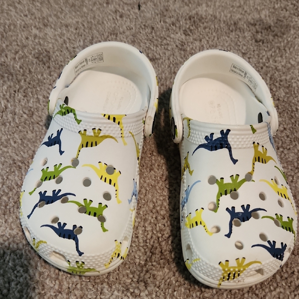 CROCS boys size 10 White Dinosaur Pattern Sandals